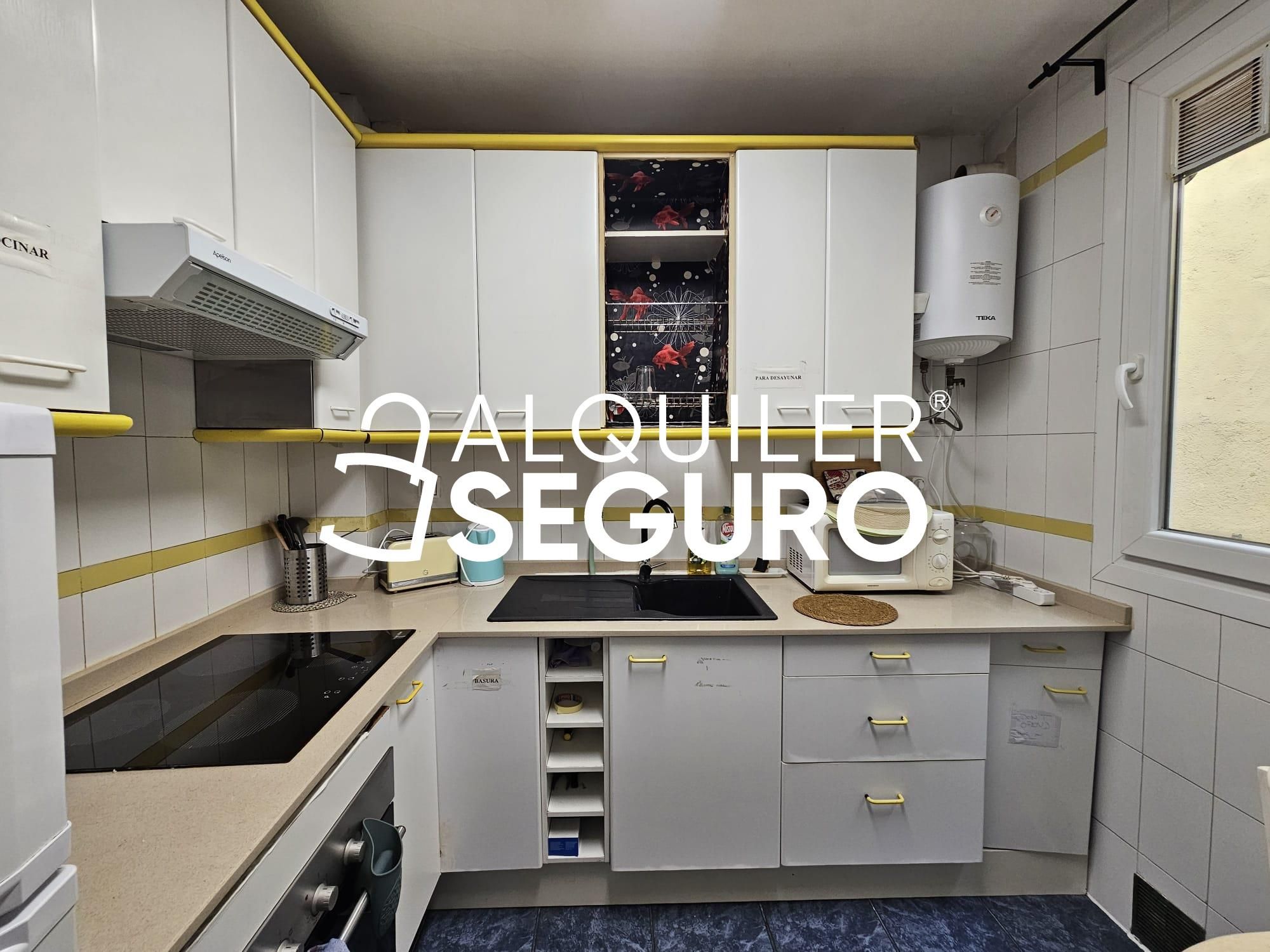 Cuina de Estudi de lloguer en  Madrid Capital amb Aire condicionat, Calefacció i Moblat