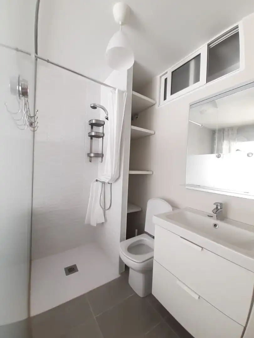 Bathroom of Flat for rent in Santiago de Compostela   with Heating, Furnished and Oven