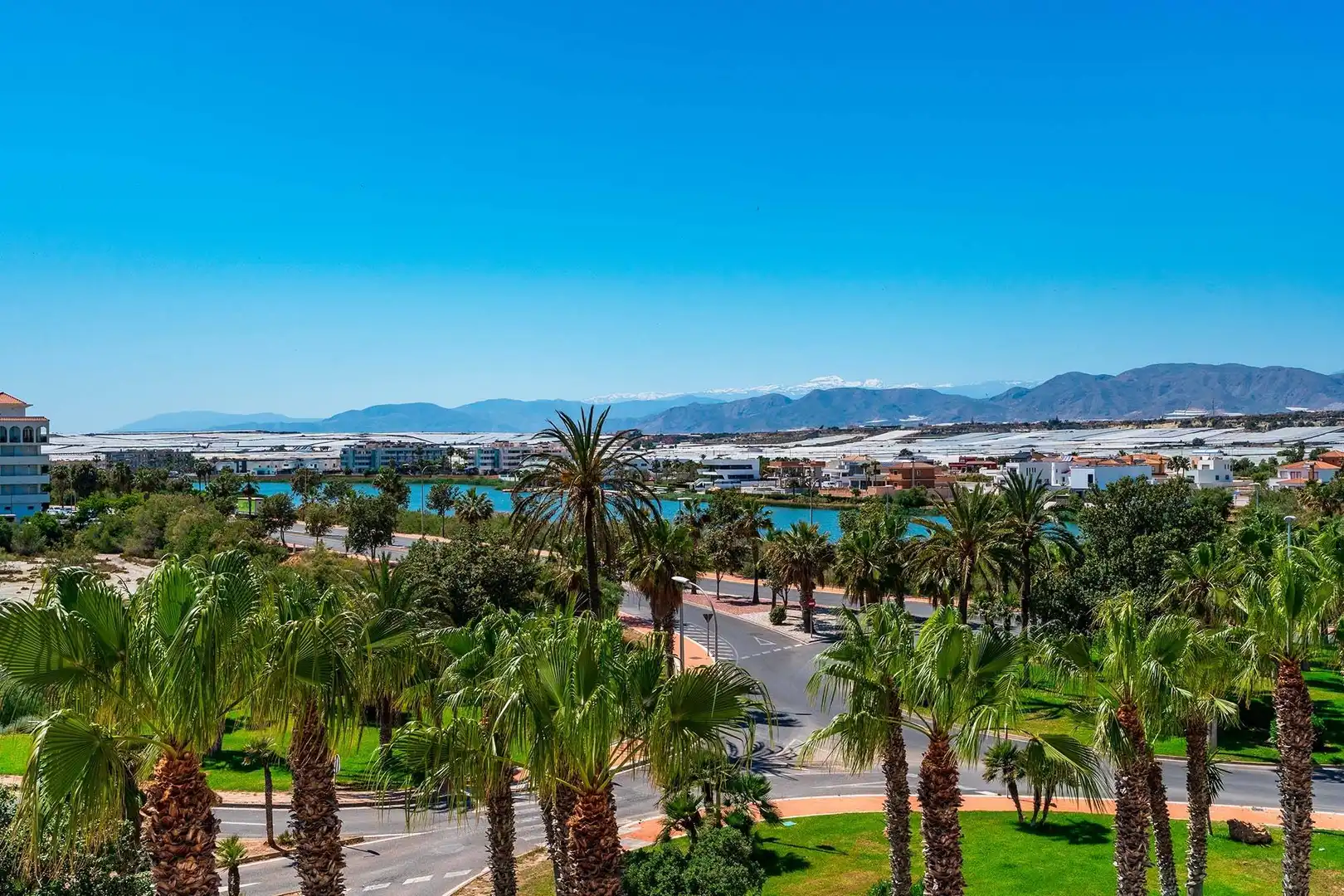 Vista exterior de Àtic en venda en El Ejido amb Terrassa i Piscina comunitària