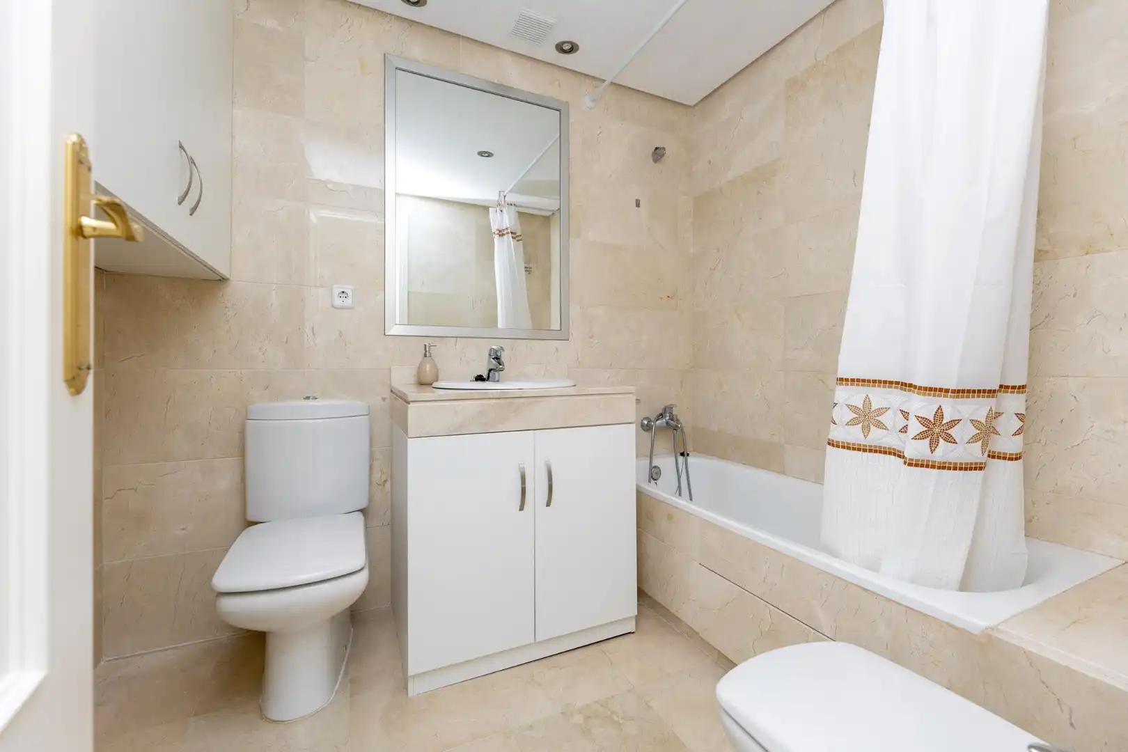 Bathroom of Flat for sale in Motril  with Air Conditioner, Private garden and Terrace