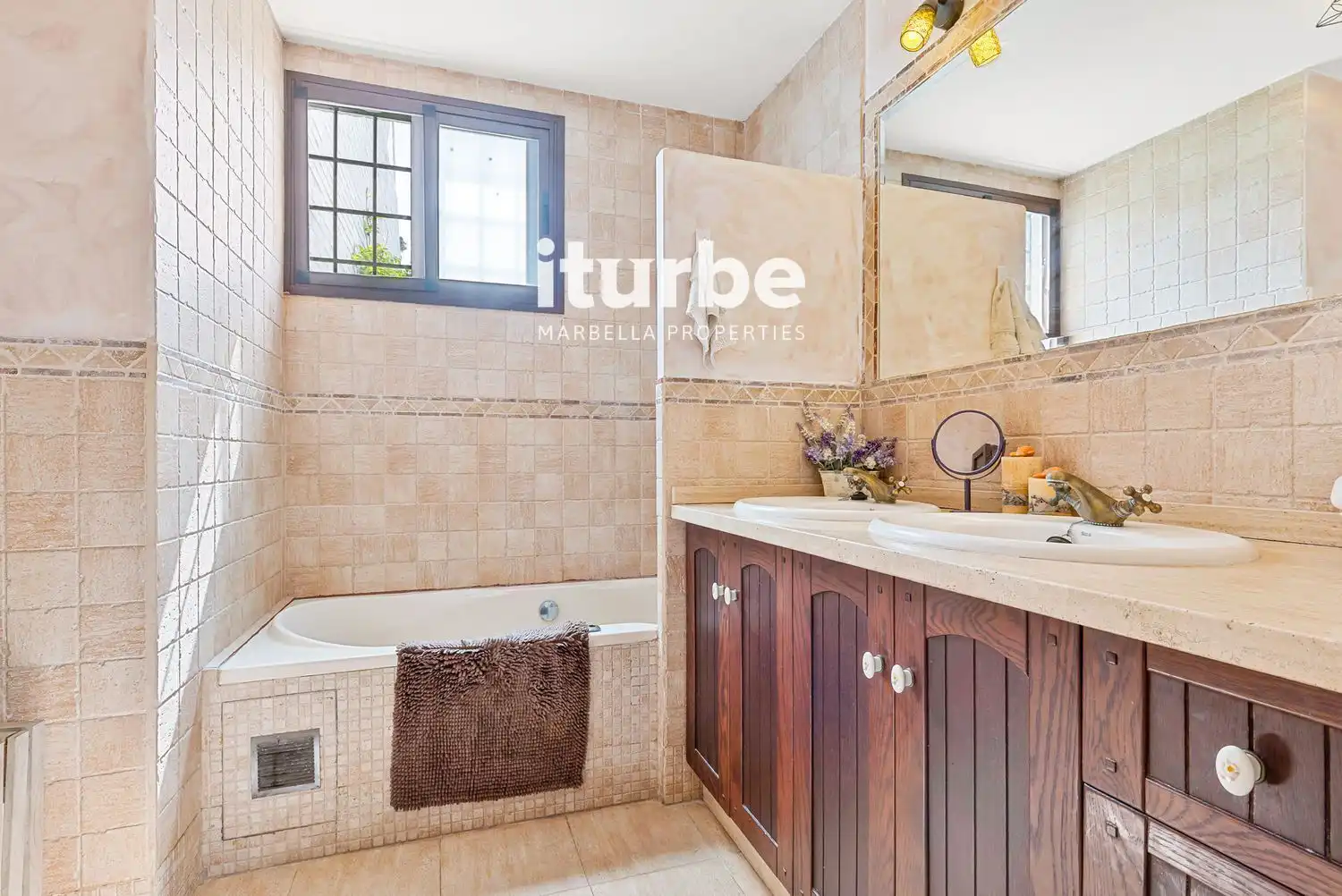 Baño de Piso en venta en Marbella con Aire acondicionado, Terraza y Piscina