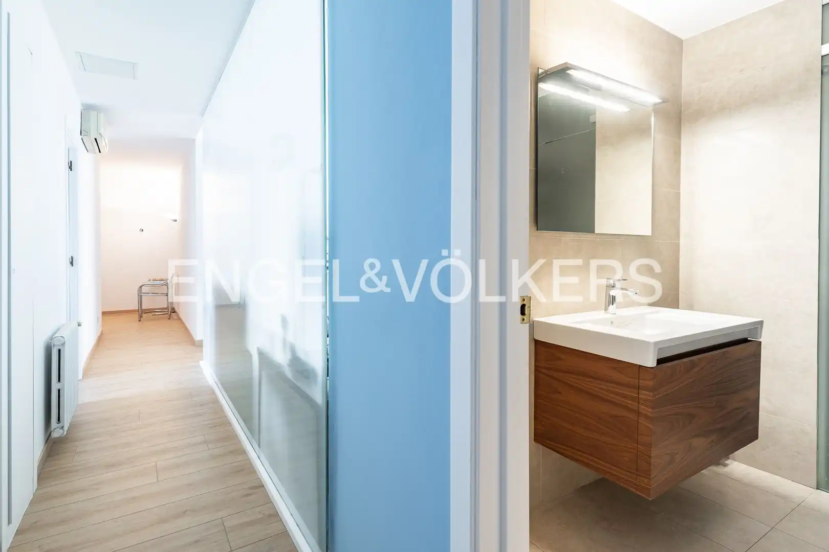 Piso en venta en Barcelona con Calefacción y Parquet