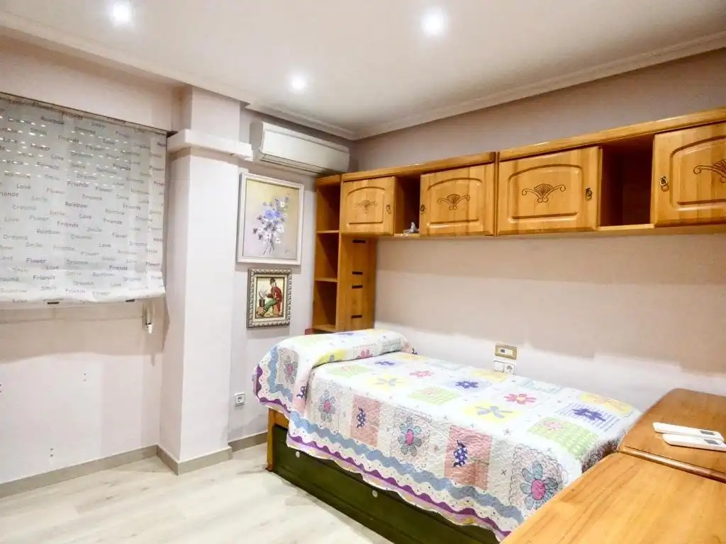 Bedroom of Flat for rent in Elche / Elx  with Air Conditioner, Parquet flooring and Storage room