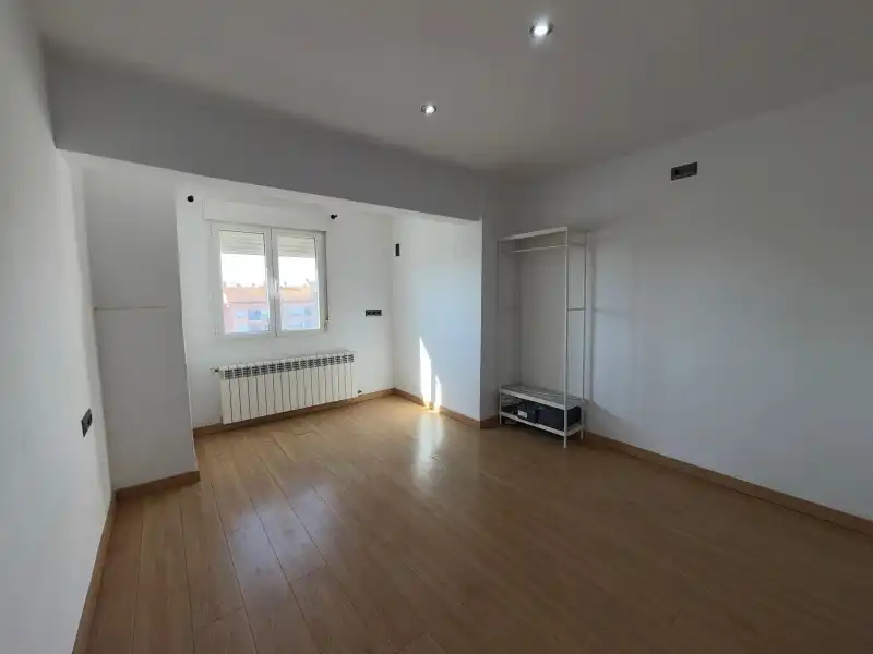 Habitación de Ático en venta en Castellón de la Plana / Castelló de la Plana con Aire acondicionado, Calefacción y Terraza