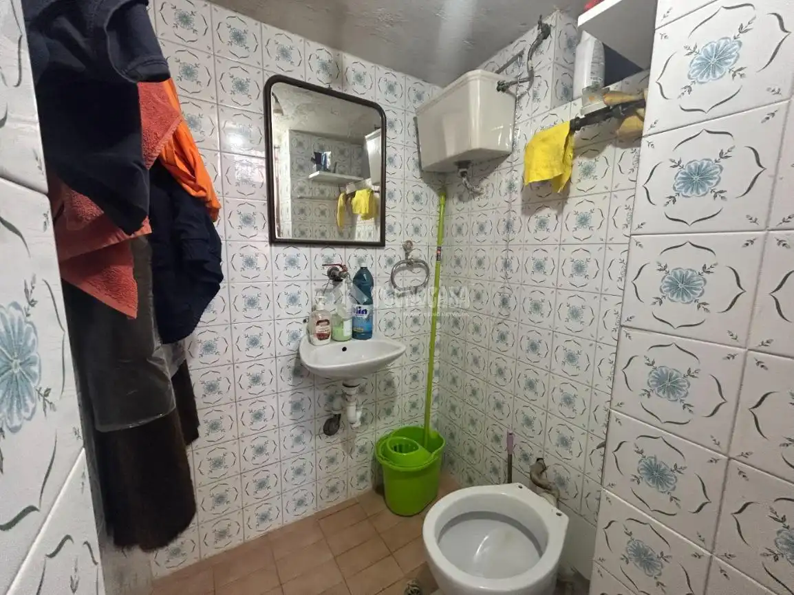 Badezimmer von Geschaftsraum zum Verkauf in Madrid mit Klimaanlage