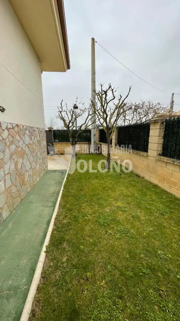 Houses for sale in Anguciana  with Heating, Private garden and Parquet flooring