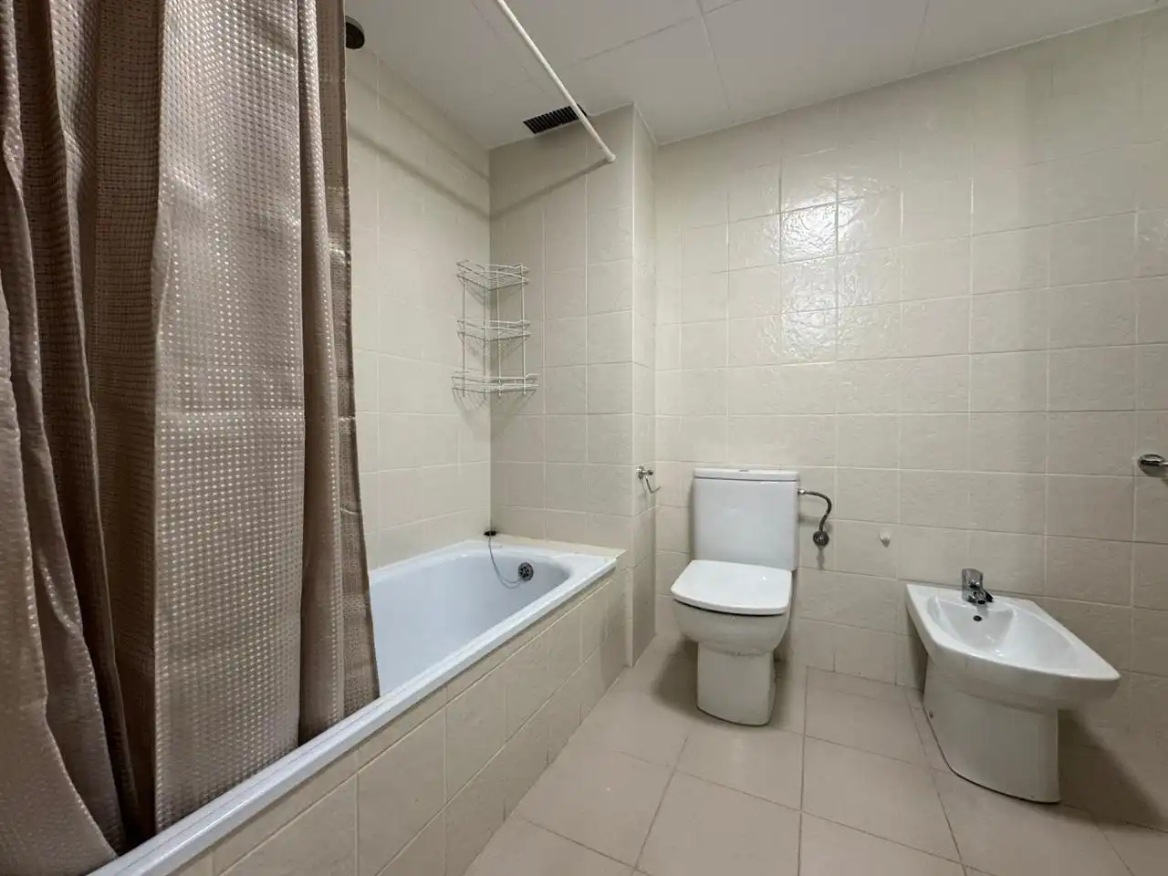 Baño de Apartamento en venta en La Massana con Parquet, Amueblado y Balcón