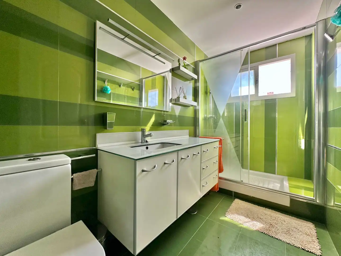 Baño de Apartamento en venta en Almuñécar con Aire acondicionado, Terraza y Amueblado