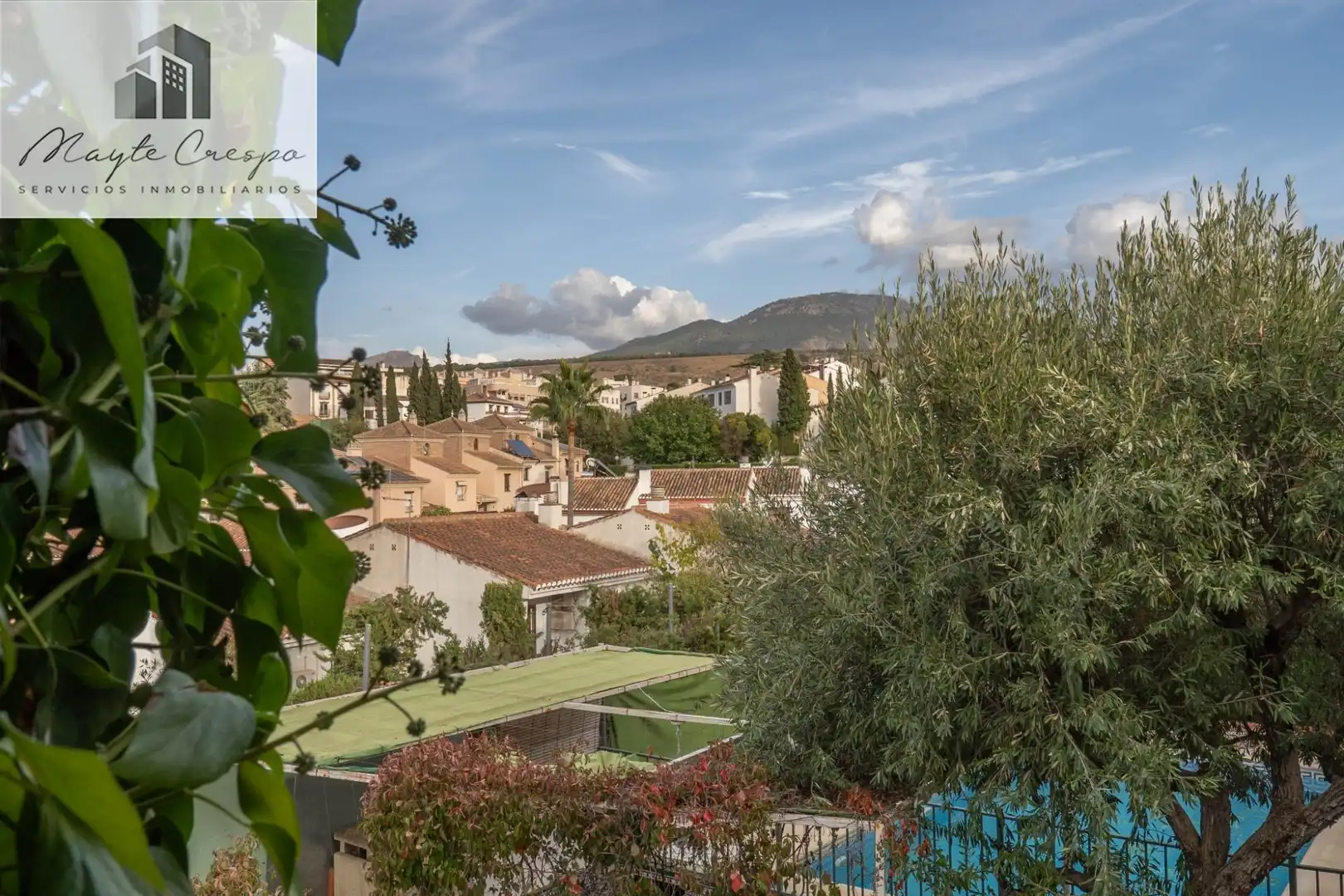 Vista exterior de Casa o xalet en venda en La Zubia amb Calefacció, Jardí privat i Terrassa