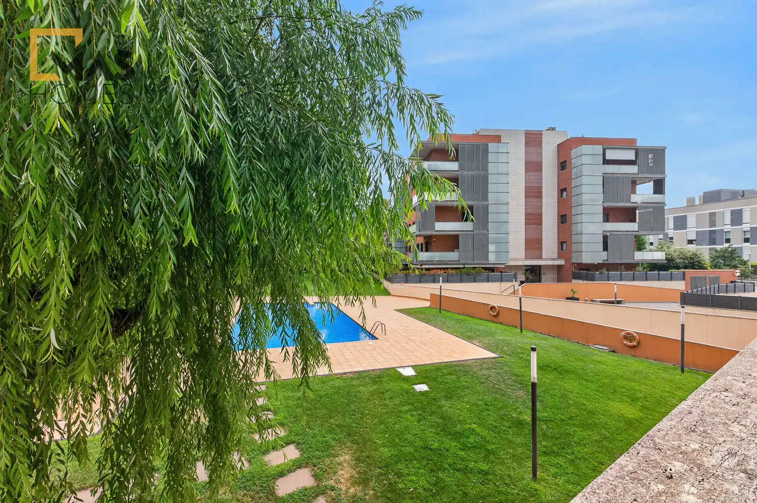 Piscina de Pis en venda en Sant Cugat del Vallès amb Calefacció, Jardí privat i Parquet