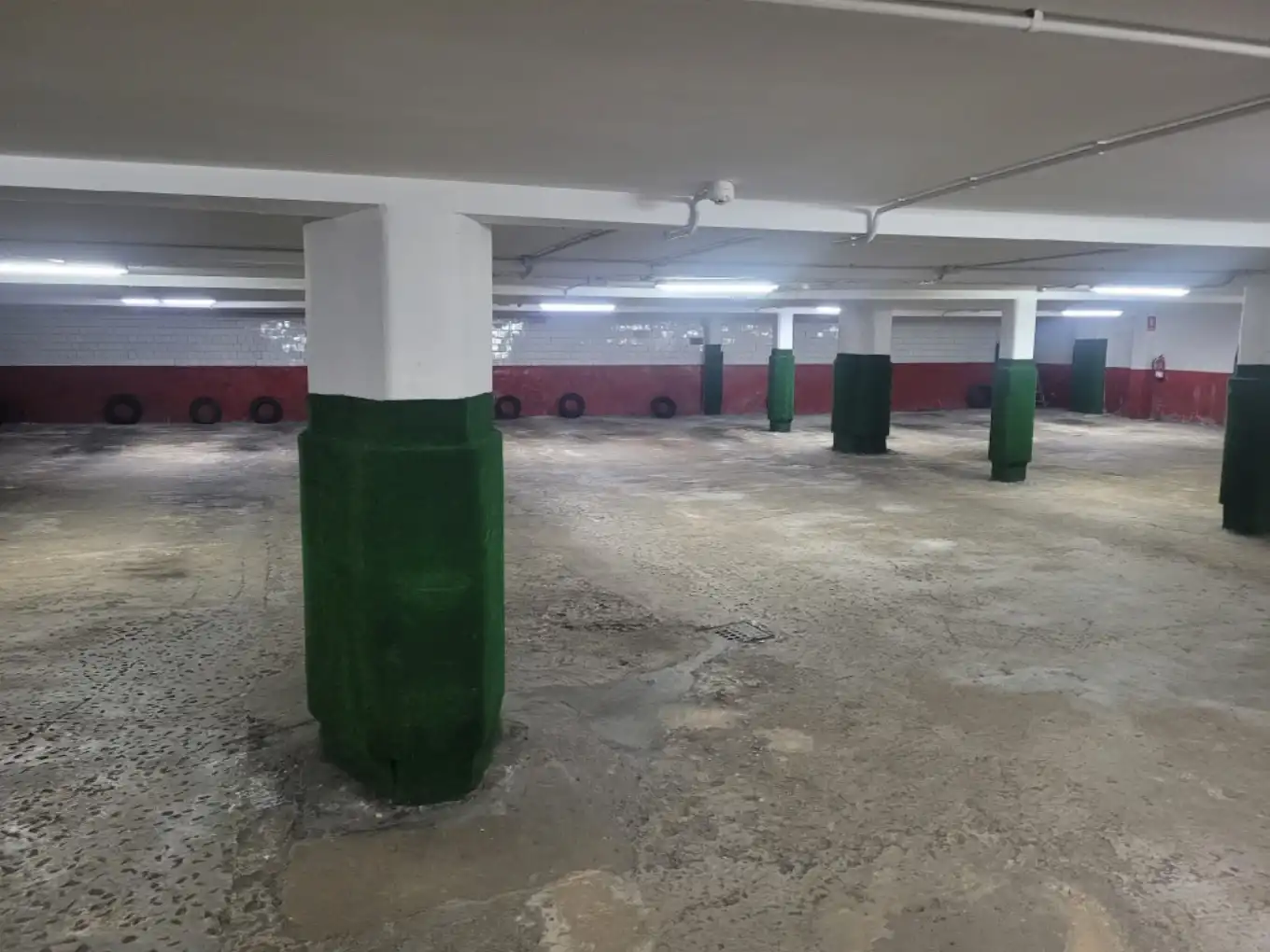 Parkplatz von Garage zur Miete in Santander mit Alarm
