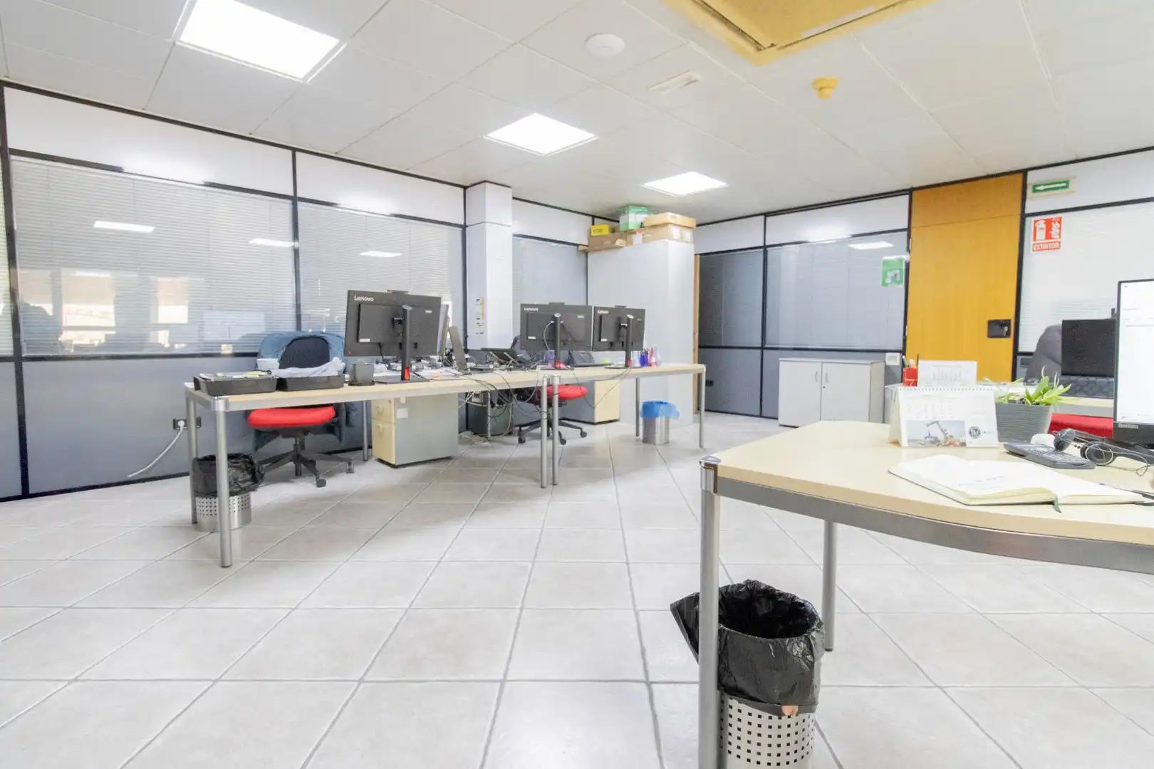 Büro zur Miete in Museros mit Klimaanlage und Möbliert