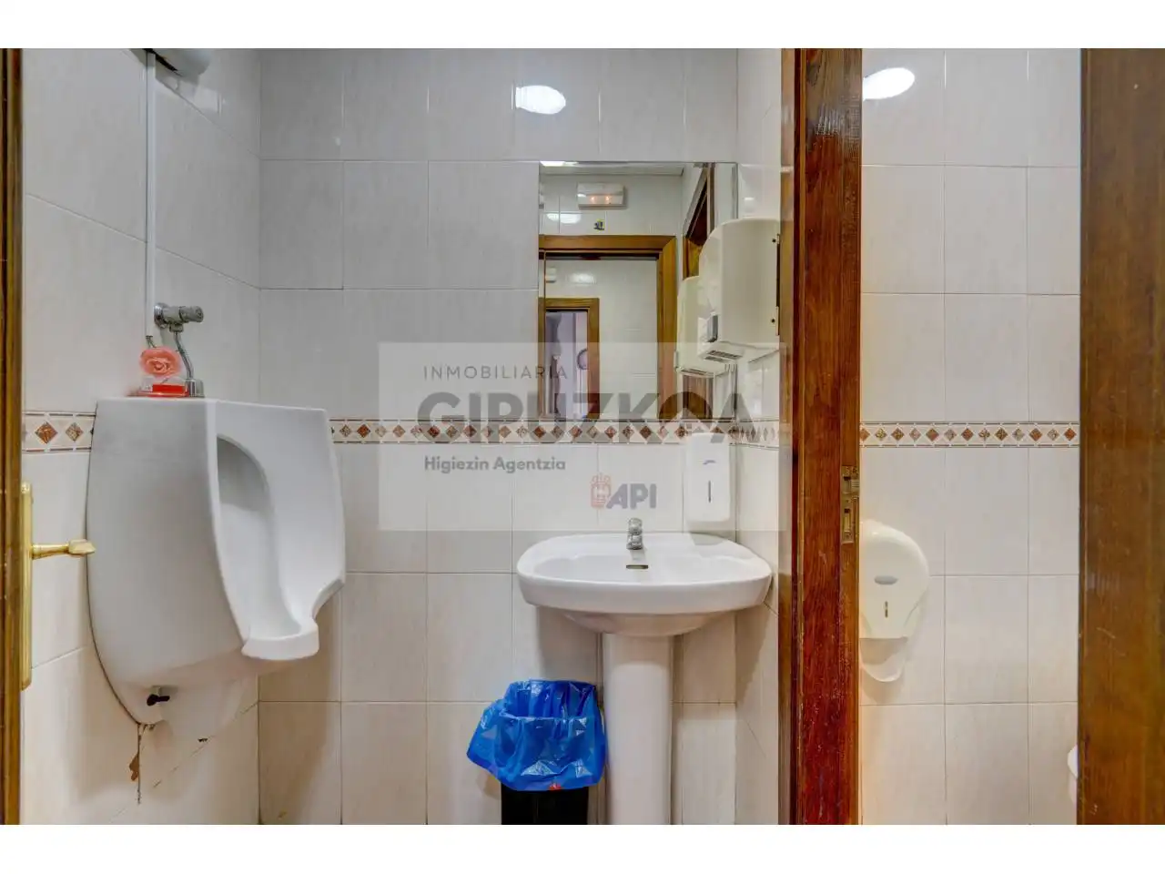 Bathroom of Commercial properties for rent in Deusto