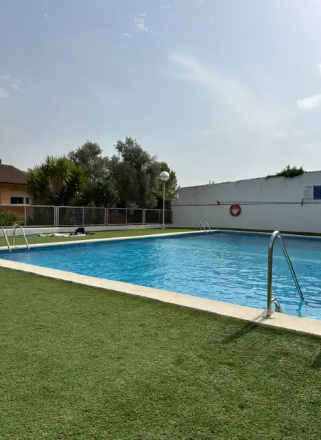 Piscina de Casa adosada en venda en Sant Andreu de la Barca amb Aire condicionat, Calefacció i Jardí privat