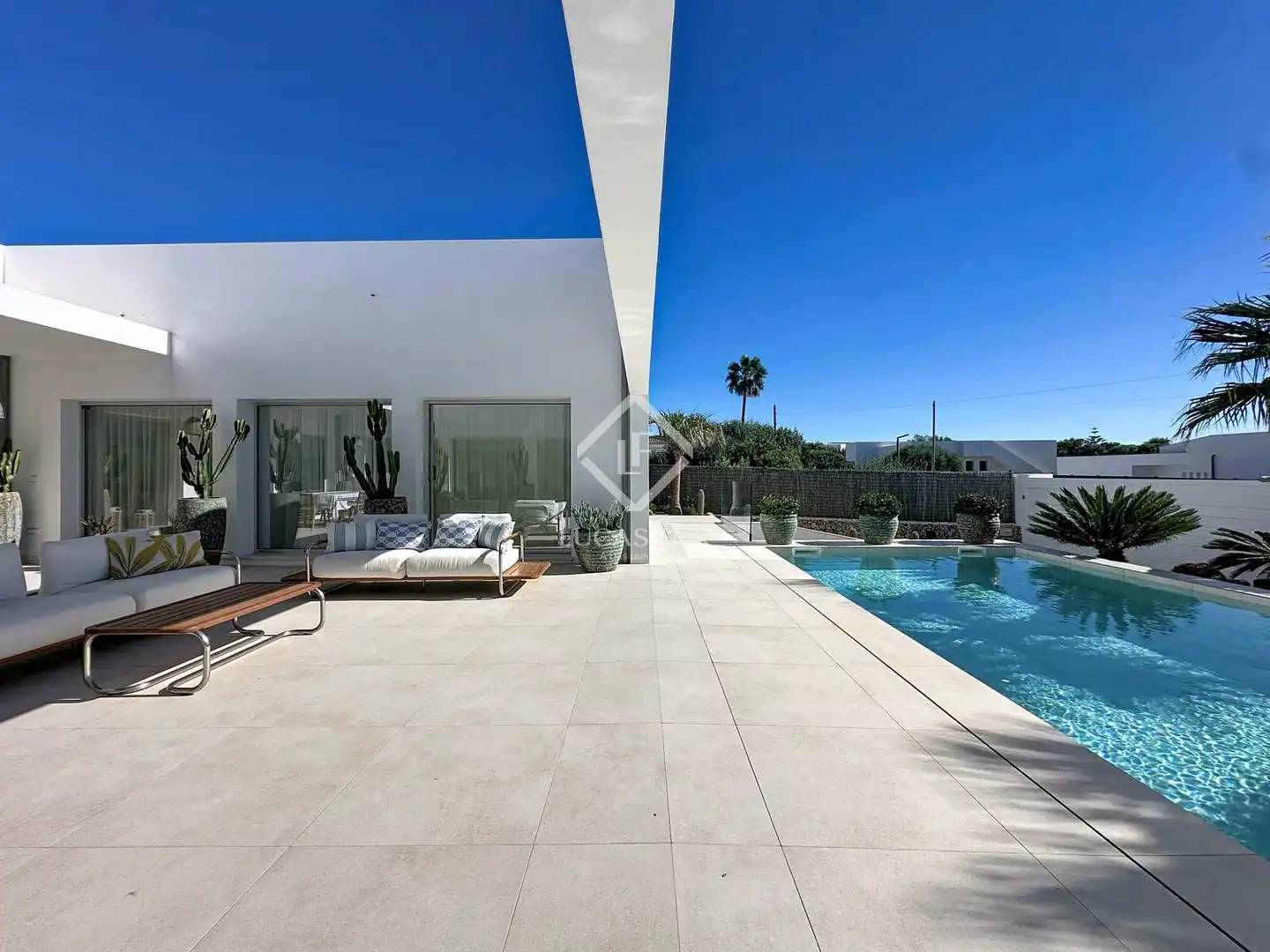 Vista exterior de Casa o xalet en venda en Sant Lluís amb Aire condicionat, Calefacció i Jardí privat