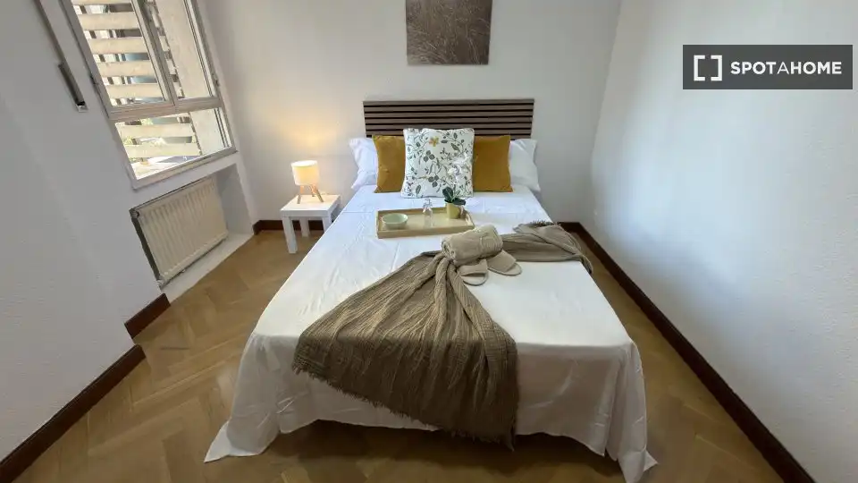Bedroom of Flat for rent in Madrid  with Air Conditioner, Heating and Furnished