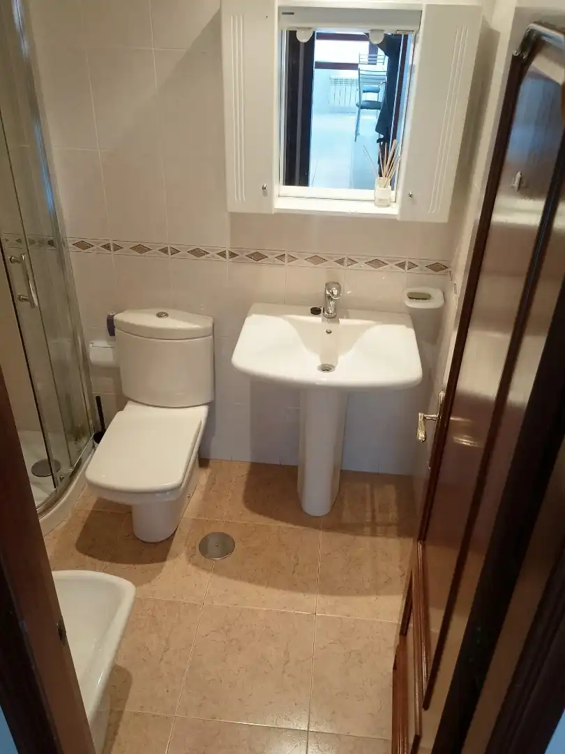 Bany de Pis de lloguer en Oviedo  amb Calefacció, Jardí privat i Parquet