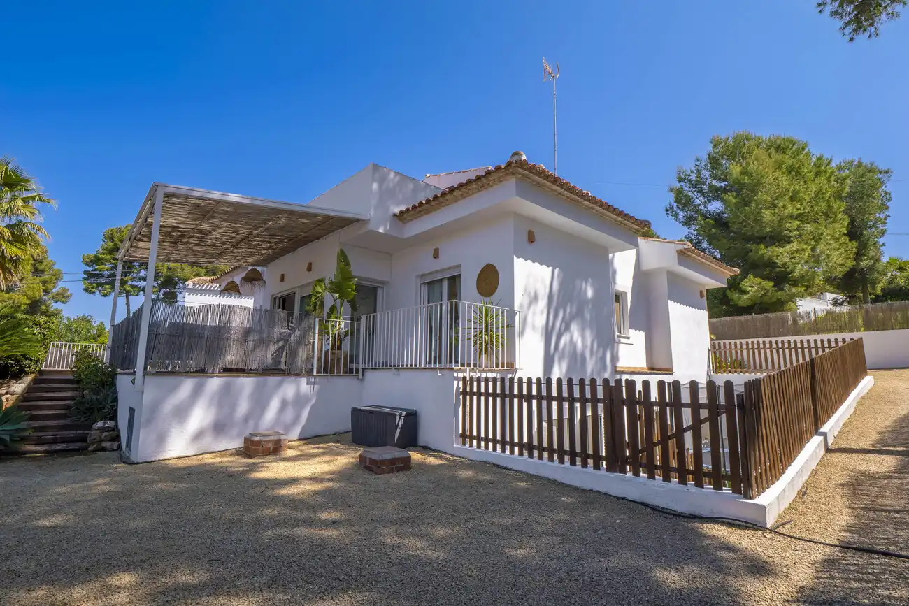 Vista exterior de Casa o chalet en venta en Jávea / Xàbia con Piscina