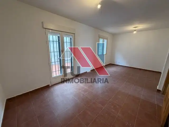 Sala d'estar de Casa o xalet en venda en Otero amb Calefacció, Jardí privat i Balcó