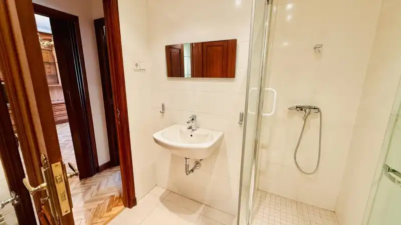 Badezimmer von Wohnung zum Verkauf in El Espinar mit Heizung, Privatgarten und Parkett