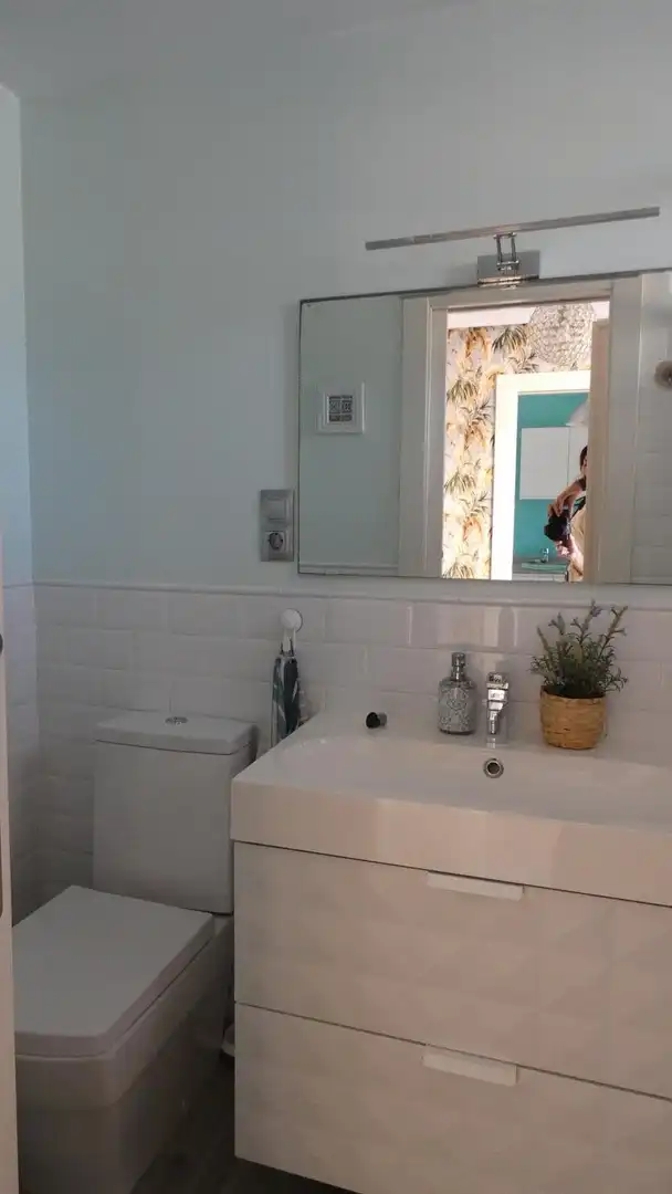 Badezimmer von Einfamilien-Reihenhaus zum Verkauf in Benalmádena mit Klimaanlage, Privatgarten und Gemeinschaftspool