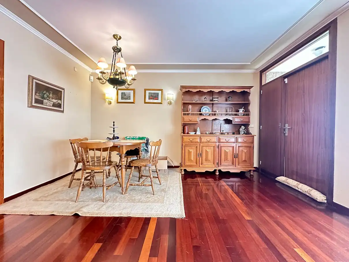 Comedor de Casa o chalet en venta en Santiago de Compostela  con Calefacción, Jardín privado y Parquet