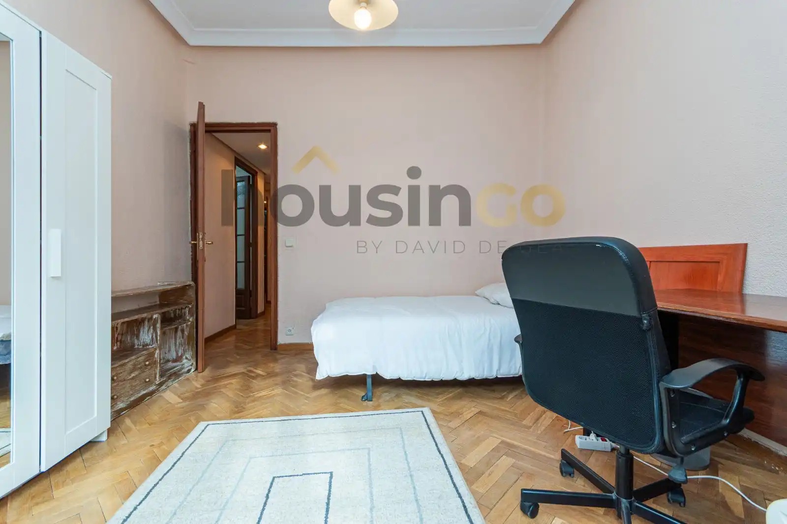 Bedroom of Flat for rent in Madrid  with Heating, Parquet flooring and Furnished