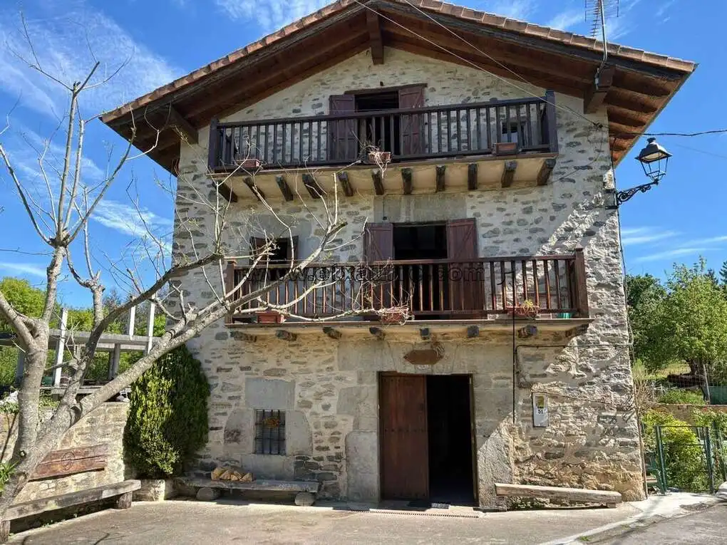 Außenansicht von Country house zum Verkauf in Ayala / Aiara mit Heizung