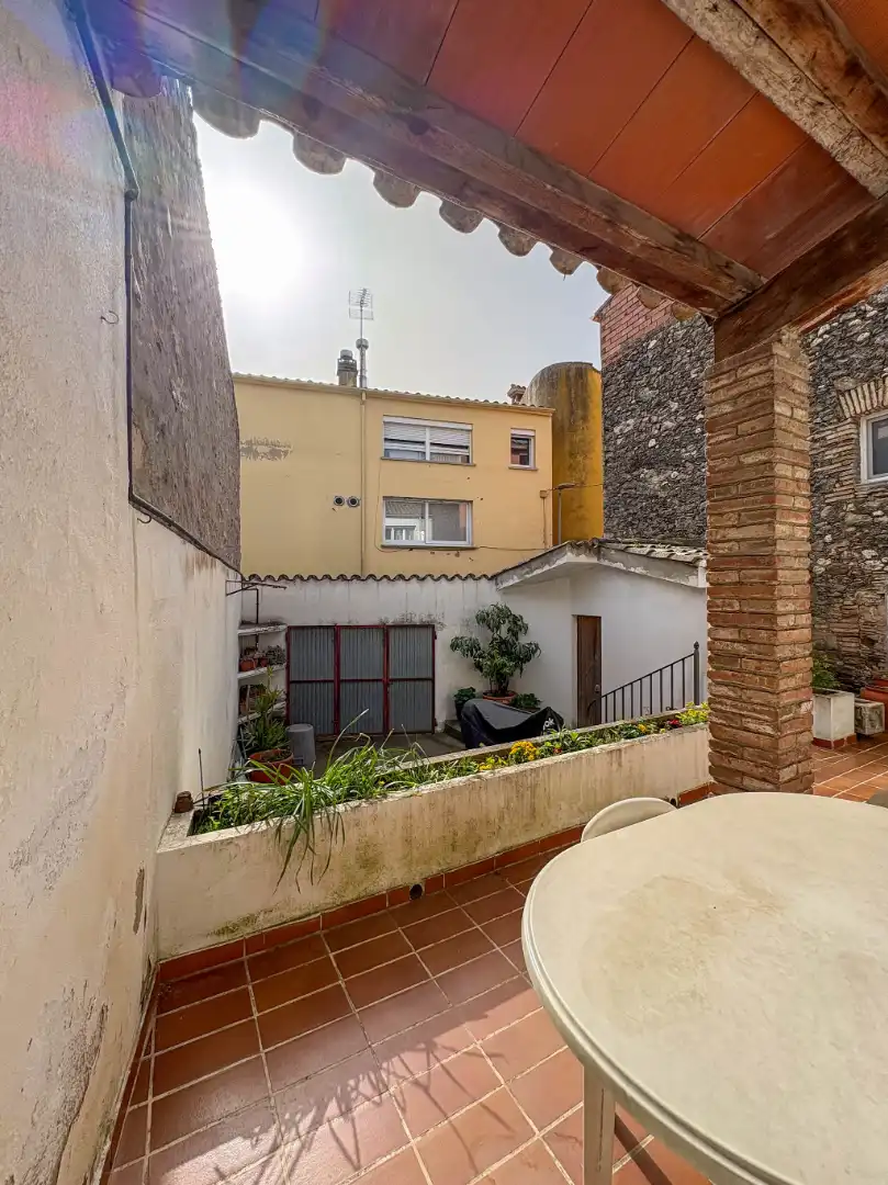 Vista exterior de Casa adosada en venda en Quart amb Calefacció, Terrassa i Balcó