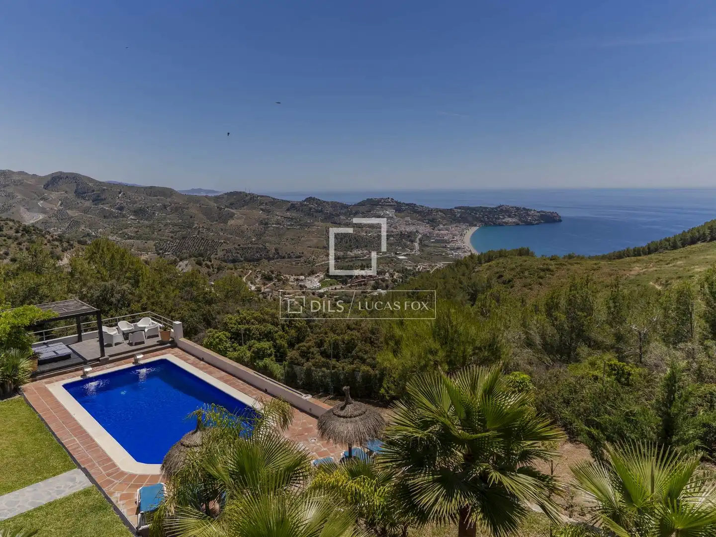 Vista exterior de Casa o xalet en venda en Almuñécar amb Aire condicionat, Calefacció i Jardí privat
