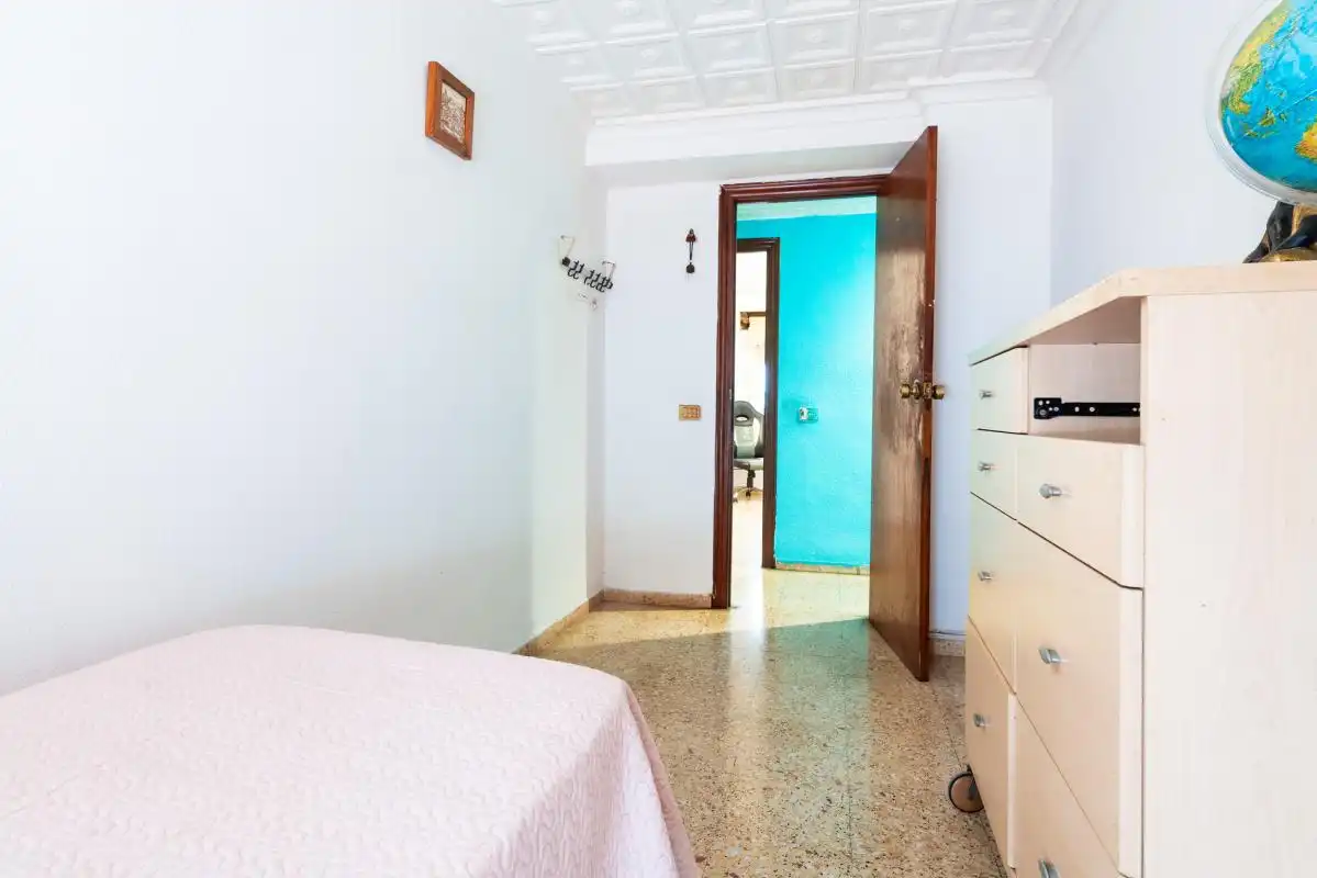 Habitación de Piso en venta en Castellón de la Plana / Castelló de la Plana con Calefacción, Terraza y Balcón