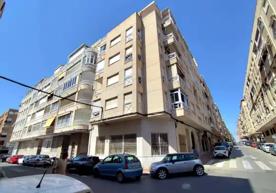 Vista exterior de Piso en venta en Torrevieja