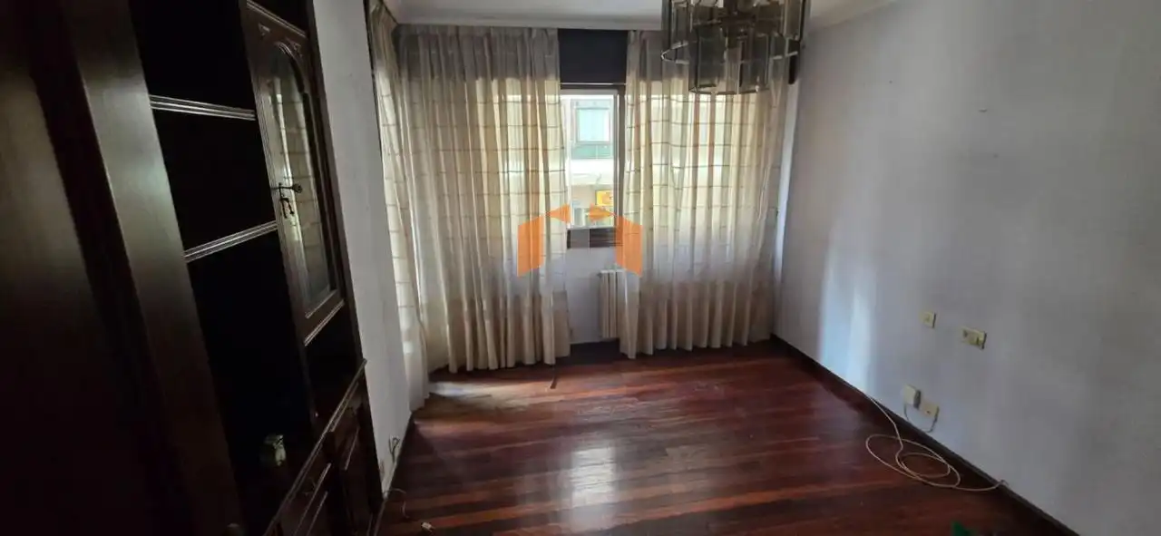 Piso en venta en Vigo  con Calefacción, Parquet y Terraza