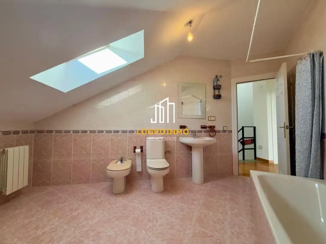 Baño de Piso en venta en Villamediana de Iregua con Calefacción y Amueblado