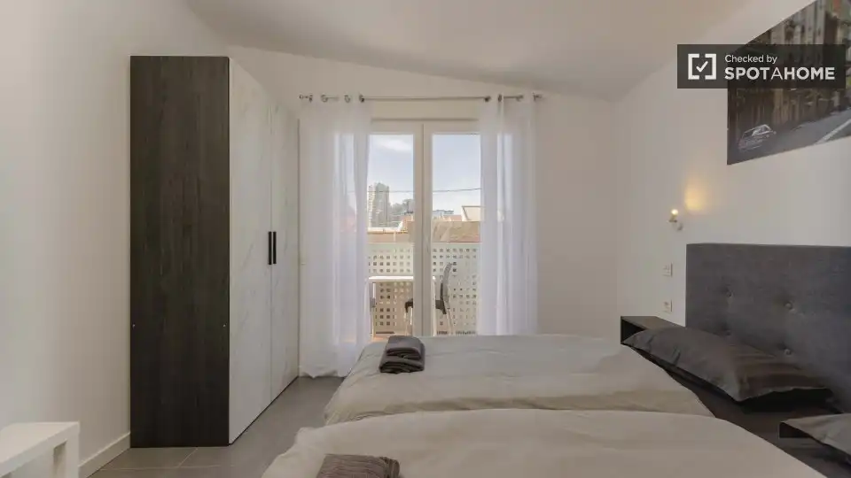 Habitación de Piso de alquiler en Valencia con Aire acondicionado, Calefacción y Amueblado