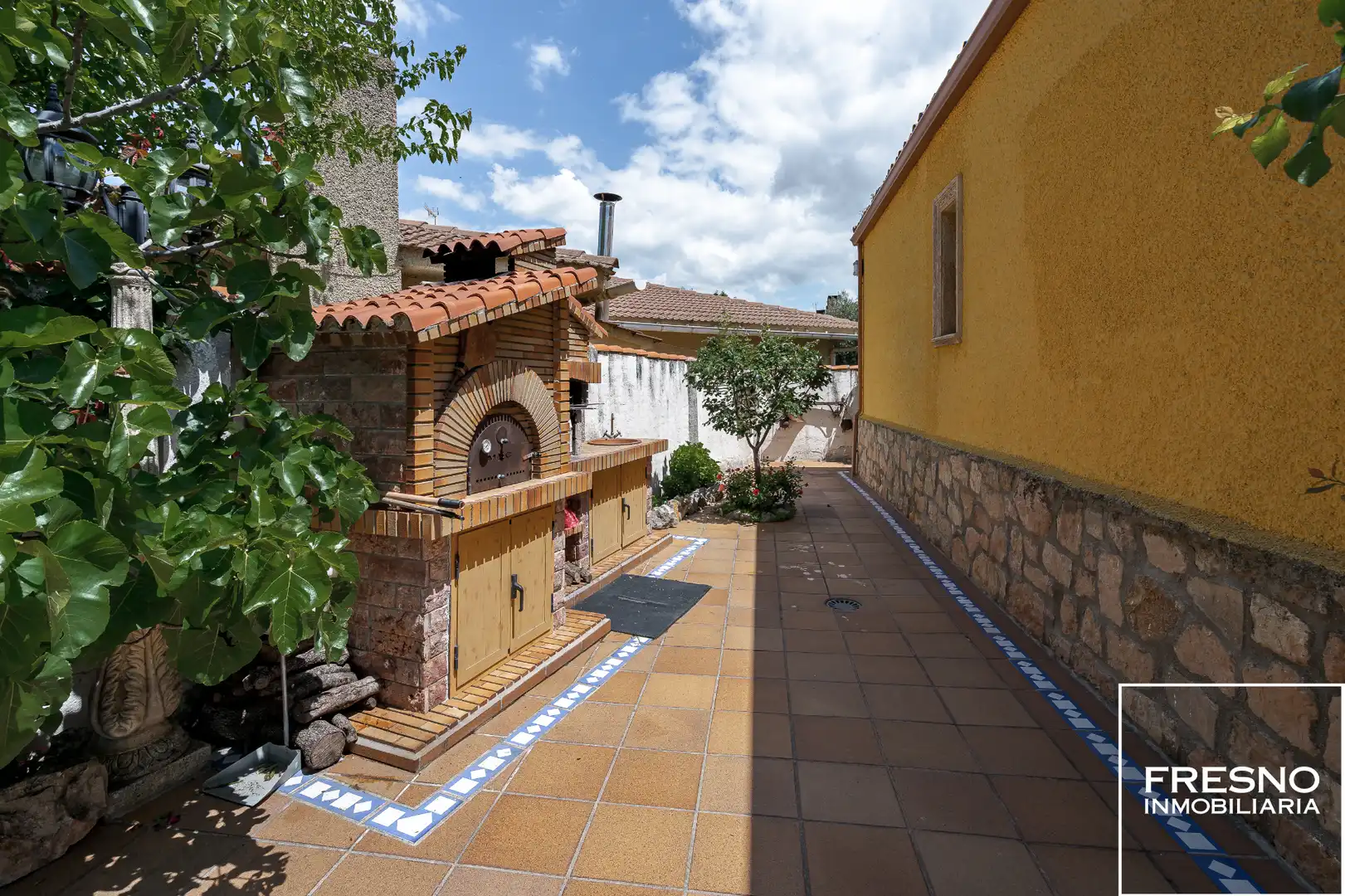 Vista exterior de Casa o xalet en venda en Cobeña amb Aire condicionat, Calefacció i Jardí privat