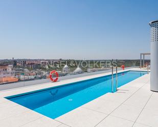 Piscina de Apartament de lloguer en  Madrid Capital amb Aire condicionat, Calefacció i Jardí privat