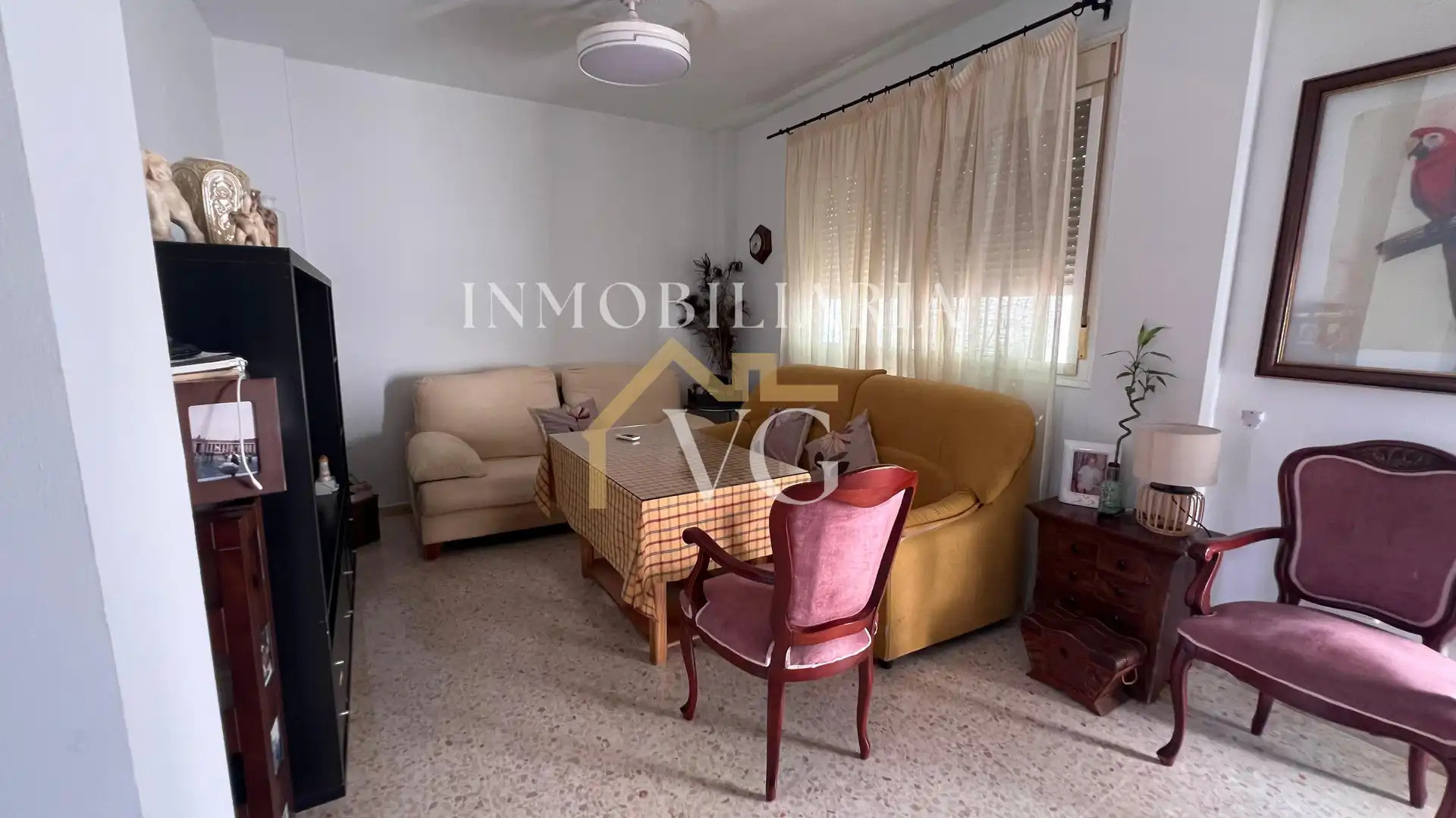 Sala d'estar de Casa adosada en venda en Guillena