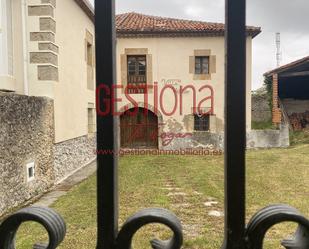 Vista exterior de Casa adosada en venda en Noja