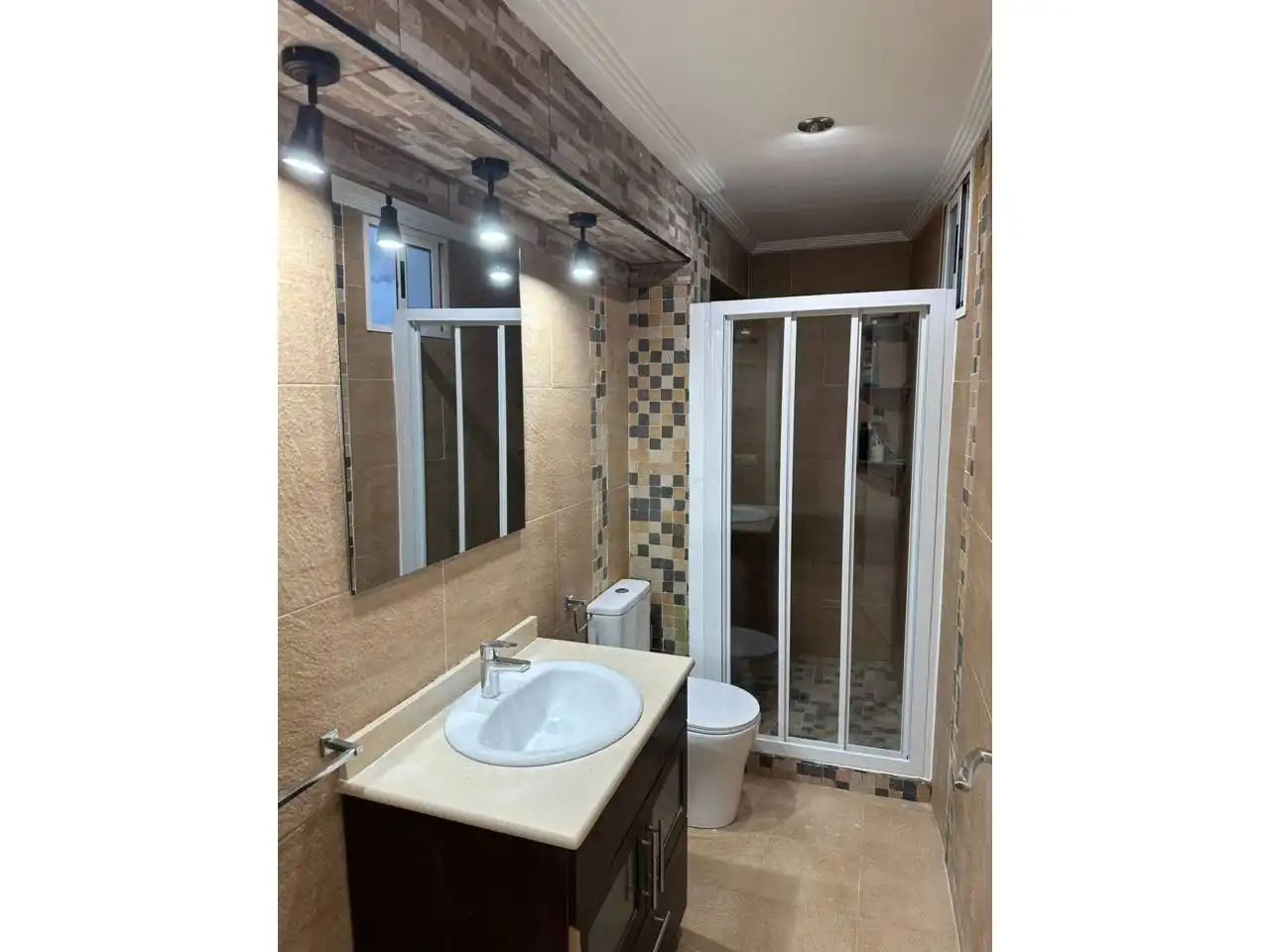 Baño de Piso en venta en Castellón de la Plana / Castelló de la Plana con Aire acondicionado