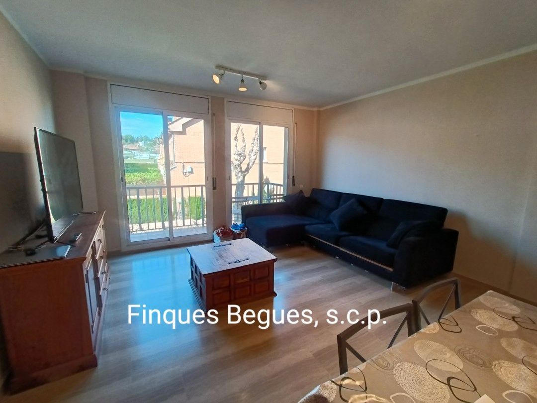 Sala d'estar de Pis de lloguer en Begues amb Calefacció, Moblat i Forn