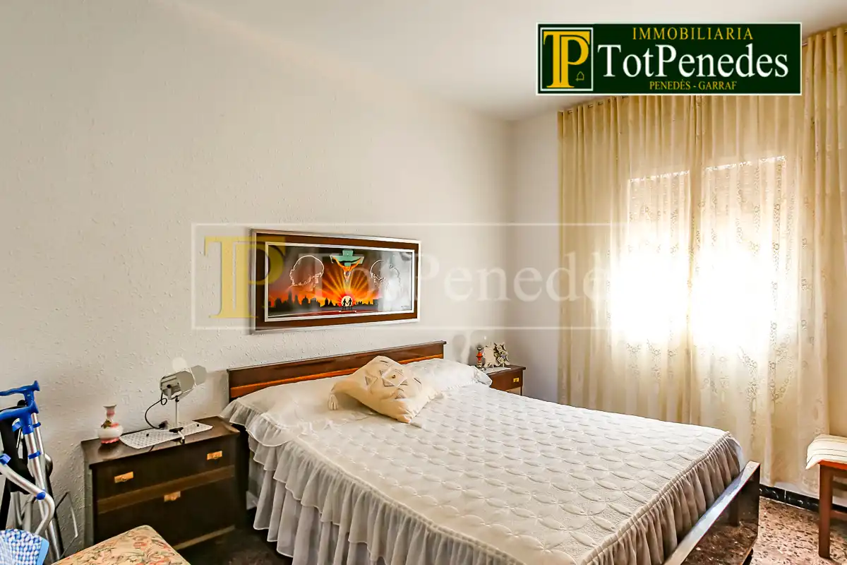 Schlafzimmer von Haus oder Chalet zum Verkauf in Querol mit Privatgarten, Schwimmbad und Möbliert