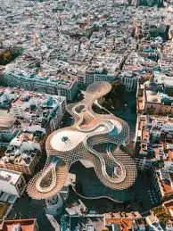 Vista exterior de Edifici en venda en Sevilla