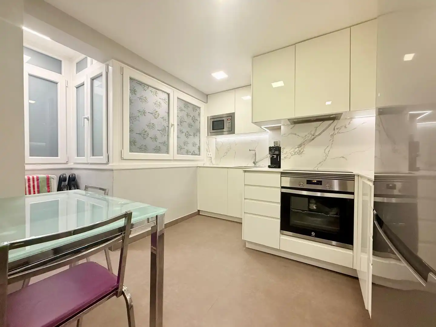 Cocina de Piso en venta en Vigo  con Calefacción, Trastero y Amueblado
