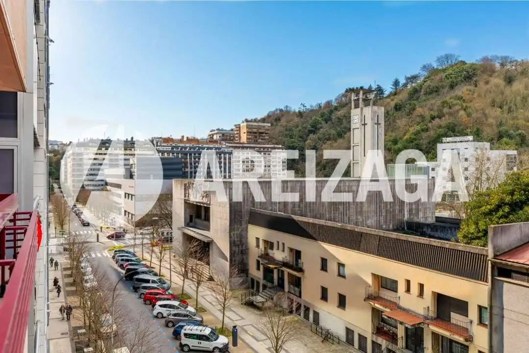 Vista exterior de Pis en venda en Donostia - San Sebastián  amb Aire condicionat, Calefacció i Terrassa