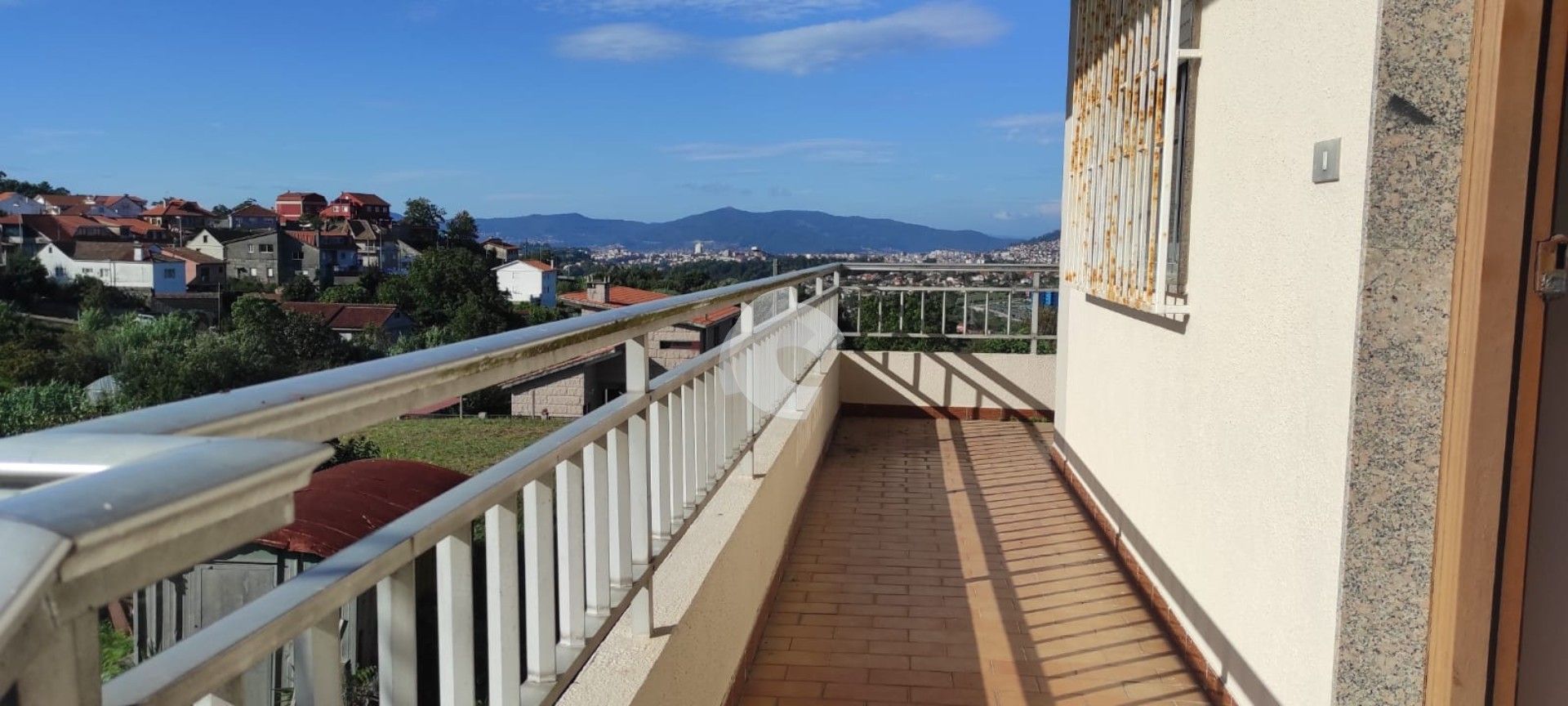 Terrassa de Casa o xalet en venda en Vigo  amb Jardí privat