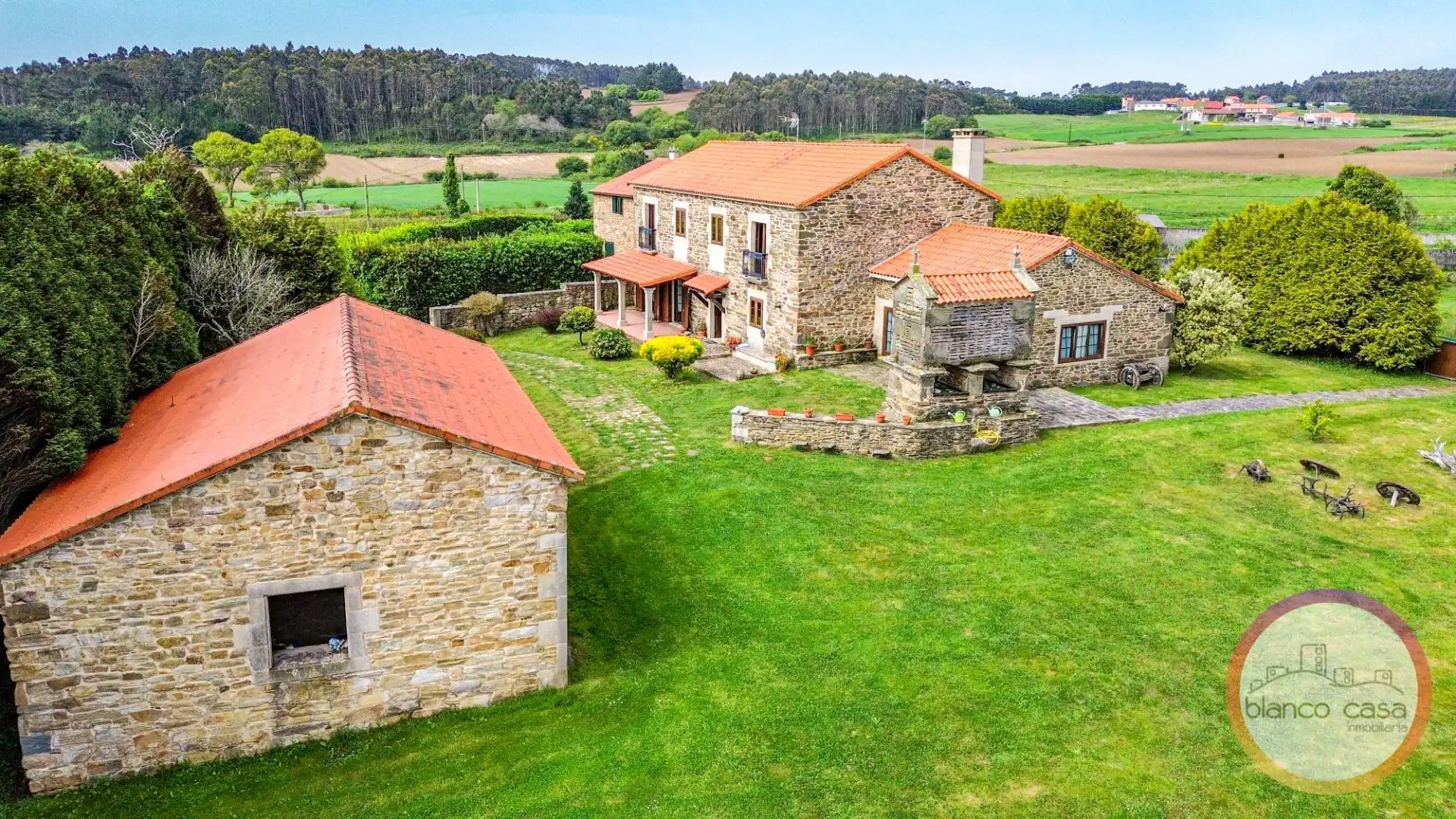 Vista exterior de Casa o chalet en venta en Malpica de Bergantiños con Amueblado y Balcón