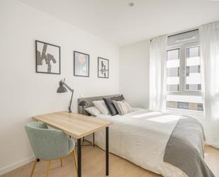 Dormitori de Apartament per a compartir en  Madrid Capital amb Moblat, Forn i Rentadora