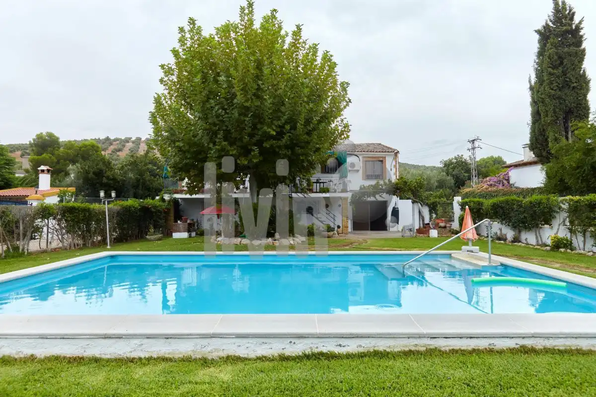 Piscina de Casa o xalet en venda en Jaén amb Traster