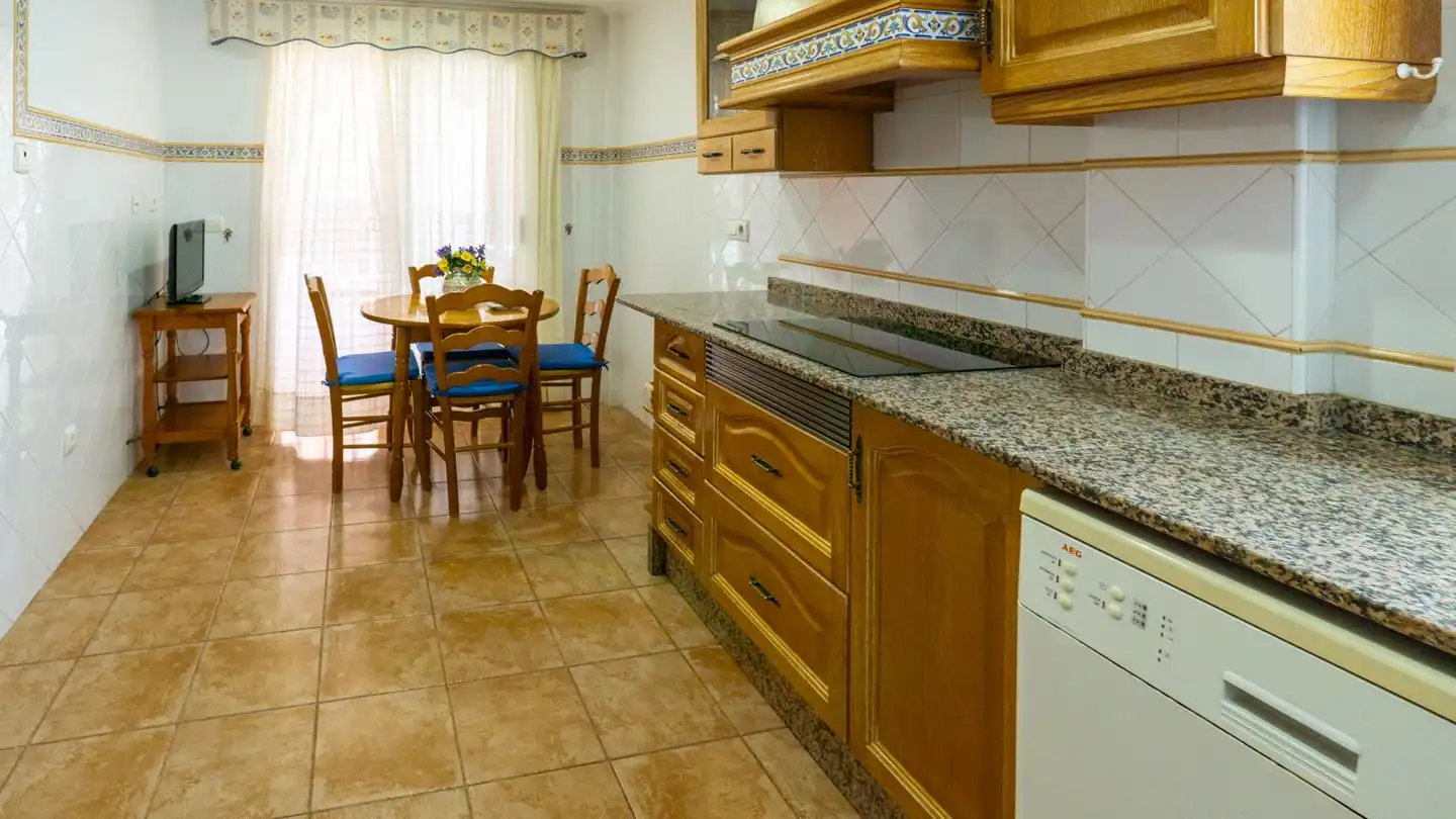 Cuina de Casa o xalet en venda en Elche / Elx amb Aire condicionat, Jardí privat i Terrassa